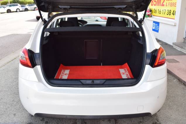 PEUGEOT 308 ALLURE 130 CV / 1ere MAIN / CARNET D' ENTRETIEN COMPLET 24