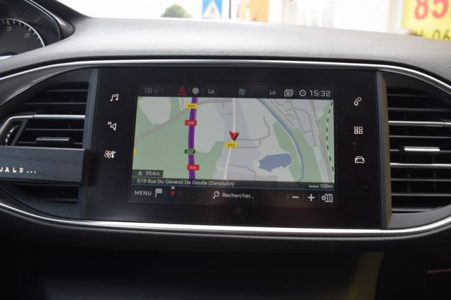 PEUGEOT 308 ALLURE 130 CV / 1ere MAIN / CARNET D' ENTRETIEN COMPLET 18