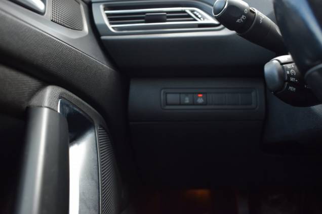 PEUGEOT 308 ALLURE 130 CV / 1ere MAIN / CARNET D' ENTRETIEN COMPLET 17