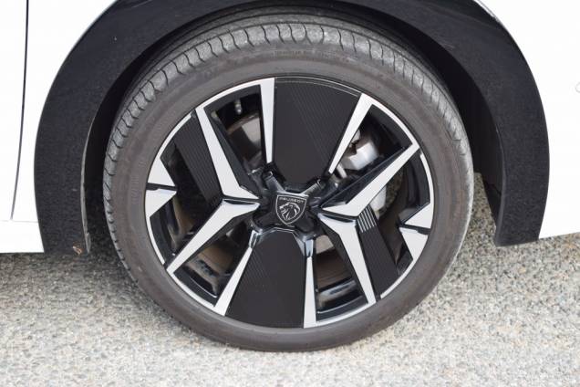 PEUGEOT 208 GT 156 CV 115KW / 16000 KMS / 1ere MAIN / TOIT PANORAMIQUE / POMPE A CHALEUR / DRIVE ASSIST PLUS 11