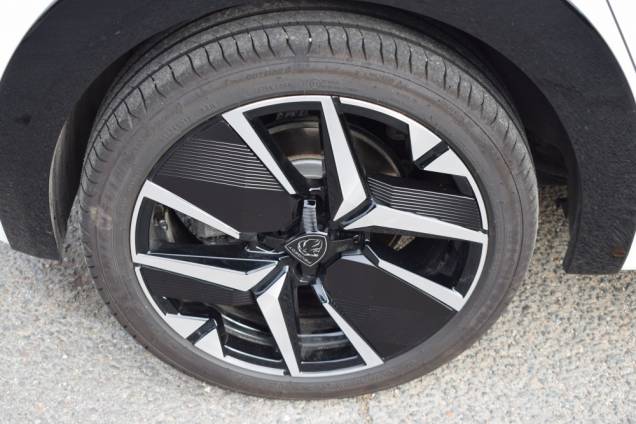 PEUGEOT 208 GT 156 CV 115KW / 16000 KMS / 1ere MAIN / TOIT PANORAMIQUE / POMPE A CHALEUR / DRIVE ASSIST PLUS 12
