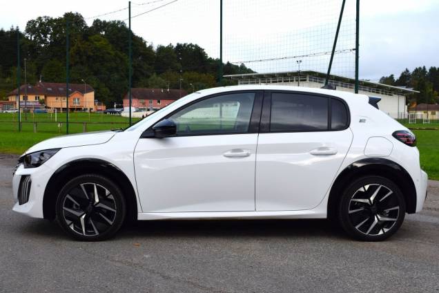 PEUGEOT 208 GT 156 CV 115KW / 16000 KMS / 1ere MAIN / TOIT PANORAMIQUE / POMPE A CHALEUR / DRIVE ASSIST PLUS 8