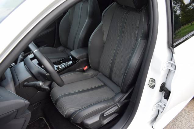 PEUGEOT 208 GT 156 CV 115KW / 16000 KMS / 1ere MAIN / TOIT PANORAMIQUE / POMPE A CHALEUR / DRIVE ASSIST PLUS 14