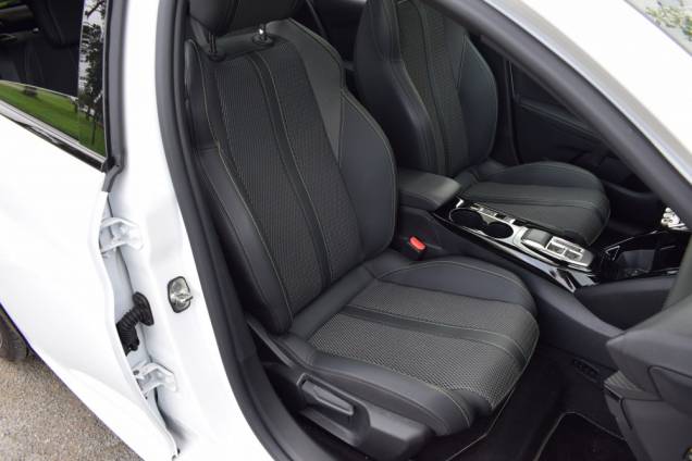 PEUGEOT 208 GT 156 CV 115KW / 16000 KMS / 1ere MAIN / TOIT PANORAMIQUE / POMPE A CHALEUR / DRIVE ASSIST PLUS 35