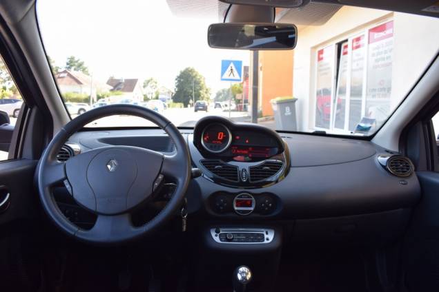RENAULT TWINGO 1.2 16V 75 CV / TOIT OUVRANT PANORAMIQUE  9