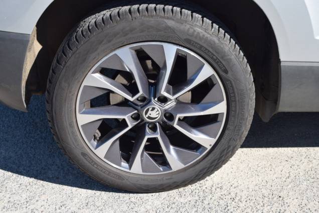 SKODA KAROQ EDITION DRIVE 125 YEARS 150 CV DSG 7 / 1ere MAIN / 72000 KMS / SUIVI COMPLET SKODA 12