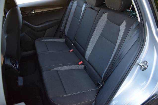 SKODA KAROQ EDITION DRIVE 125 YEARS 150 CV DSG 7 / 1ere MAIN / 72000 KMS / SUIVI COMPLET SKODA 15