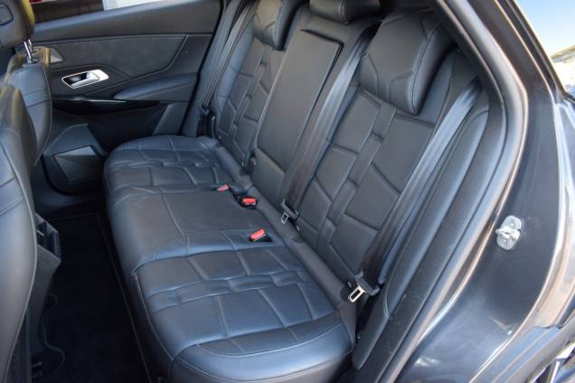 DS DS7 CROSSBACK EDITION LOUVRE 1.6 180 CV / 1ere MAIN / SUIVI COMPLET / FOCAL ELECTRA / TOIT OUVRANT PANORAMIQUE 17