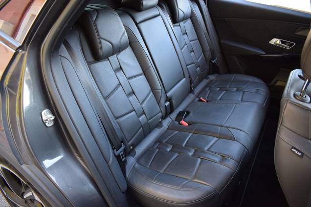 DS DS7 CROSSBACK EDITION LOUVRE 1.6 180 CV / 1ere MAIN / SUIVI COMPLET / FOCAL ELECTRA / TOIT OUVRANT PANORAMIQUE 31