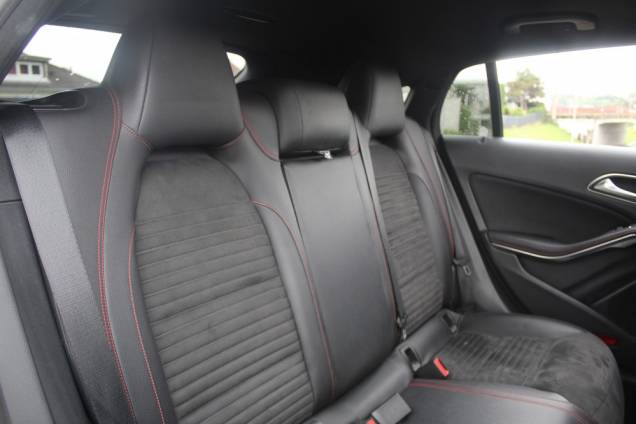 MERCEDES BENZ CLASSE CLA SHOOTING BRAKE FASCINATION 200 136 CV 7G-DCT 4 MATIC / TOIT OUVRANT PANORAMIQUE 11