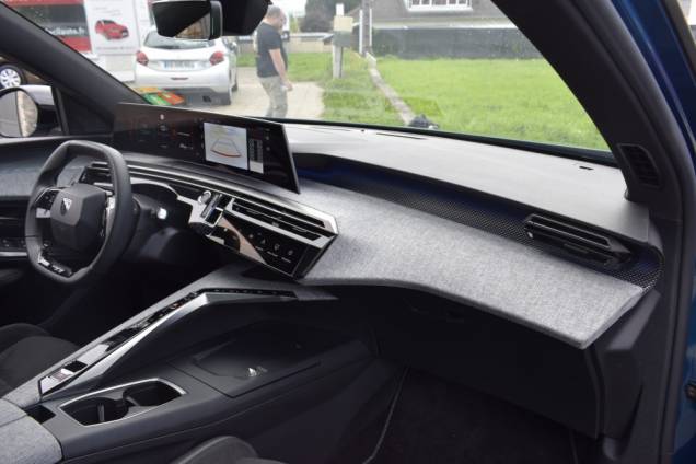 PEUGEOT 3008 GT HYBRID 136 CV E-DSC 14