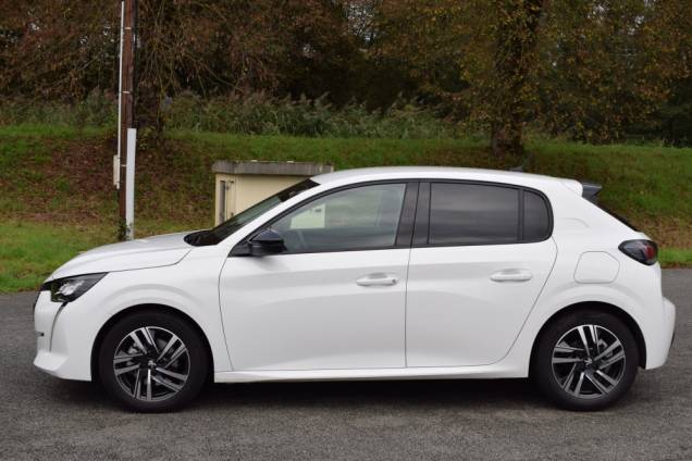 PEUGEOT 208 ALLURE 100 CV BV6 / 3100 Kms 5