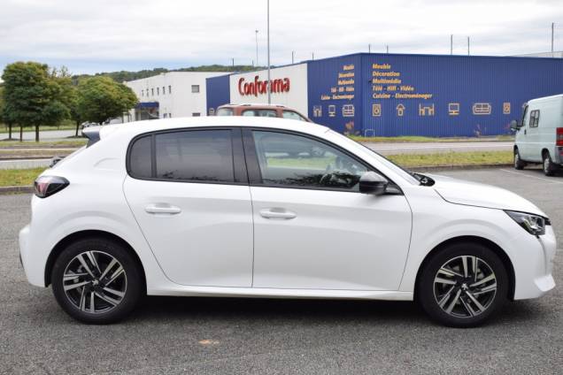 PEUGEOT 208 ALLURE 100 CV BV6 / 3100 Kms 6