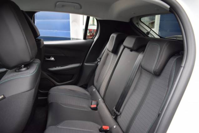 PEUGEOT 208 ALLURE 100 CV BV6 / 3100 Kms 13