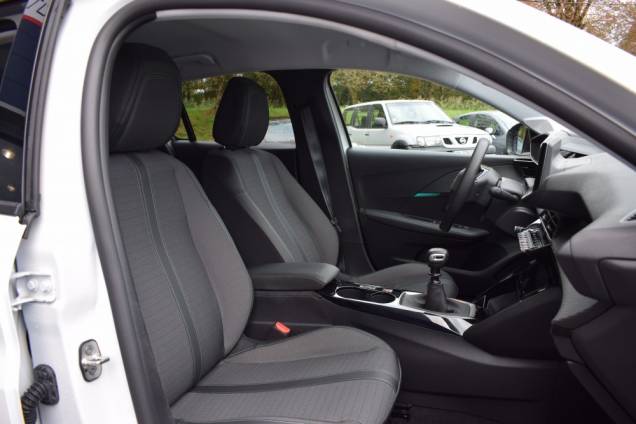 PEUGEOT 208 ALLURE 100 CV BV6 / 3100 Kms 16