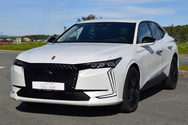 DS DS4 PERFORMANCE LINE + HDI 130 CV EAT8 / 8800 KMS / 1ere MAIN / MATRIX LED 1