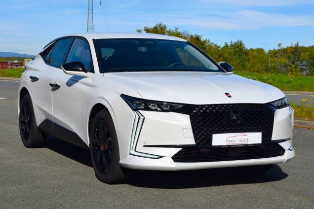 DS DS4 PERFORMANCE LINE + HDI 130 CV EAT8 / 8800 KMS / 1ere MAIN / MATRIX LED 2