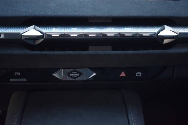 DS DS4 PERFORMANCE LINE + HDI 130 CV EAT8 / 8800 KMS / 1ere MAIN / MATRIX LED 28