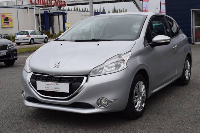 PEUGEOT 208 1.2 82 CV / CROCHET D'ATTELAGE 1 PEUGEOT 208 1.2 82 CV / CROCHET D'ATTELAGE 1