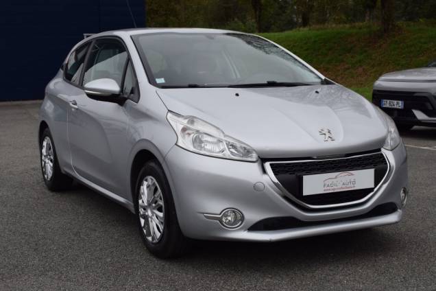 PEUGEOT 208 1.2 82 CV / CROCHET D'ATTELAGE 2 PEUGEOT 208 1.2 82 CV / CROCHET D'ATTELAGE 2