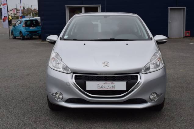 PEUGEOT 208 1.2 82 CV / CROCHET D'ATTELAGE 5 PEUGEOT 208 1.2 82 CV / CROCHET D'ATTELAGE 5