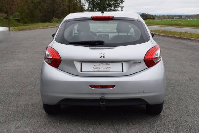 PEUGEOT 208 1.2 82 CV / CROCHET D'ATTELAGE 6 PEUGEOT 208 1.2 82 CV / CROCHET D'ATTELAGE 6