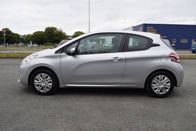 PEUGEOT 208 1.2 82 CV / CROCHET D'ATTELAGE 7 PEUGEOT 208 1.2 82 CV / CROCHET D'ATTELAGE 7