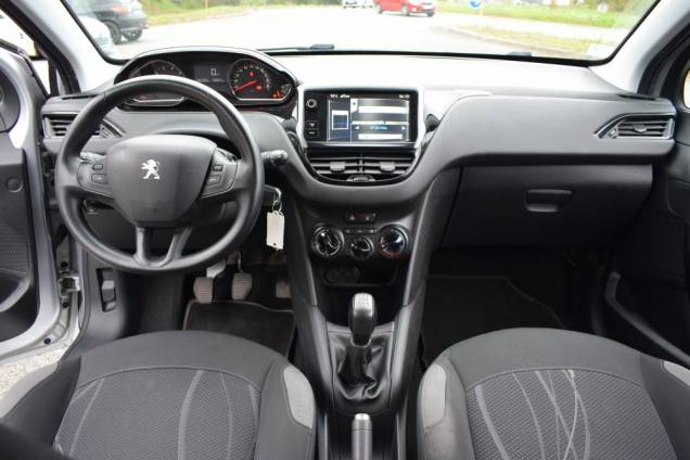 PEUGEOT 208 1.2 82 CV / CROCHET D'ATTELAGE 16 PEUGEOT 208 1.2 82 CV / CROCHET D'ATTELAGE 16