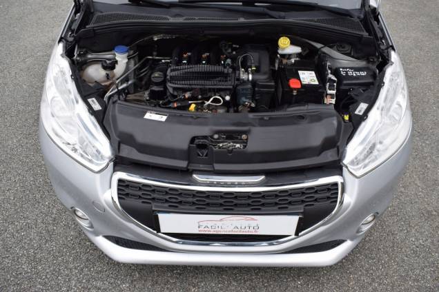 PEUGEOT 208 1.2 82 CV / CROCHET D'ATTELAGE 19 PEUGEOT 208 1.2 82 CV / CROCHET D'ATTELAGE 19