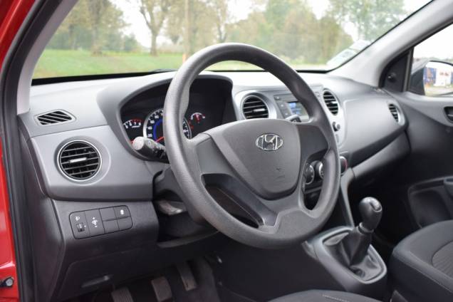 HYUNDAI I 10 INITIA 67 CV / 40950 KMS 9