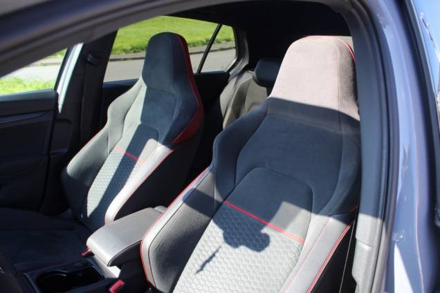 VOLKSWAGEN GOLF GTI CLUBSPORT 300 CV DSG7 / TOIT OUVRANT PANORAMIQUE 12
