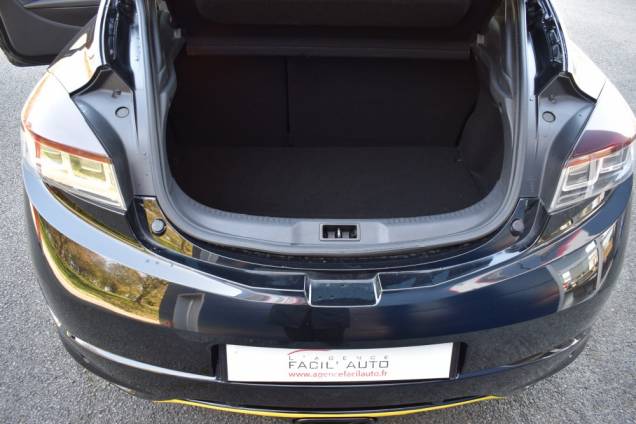 RENAULT MEGANE RS CUP 2.0 TURBO 265 CV BV6 / 67 200 KMS 22 RENAULT MEGANE RS CUP 2.0 TURBO 265 CV BV6 / 67 200 KMS 22