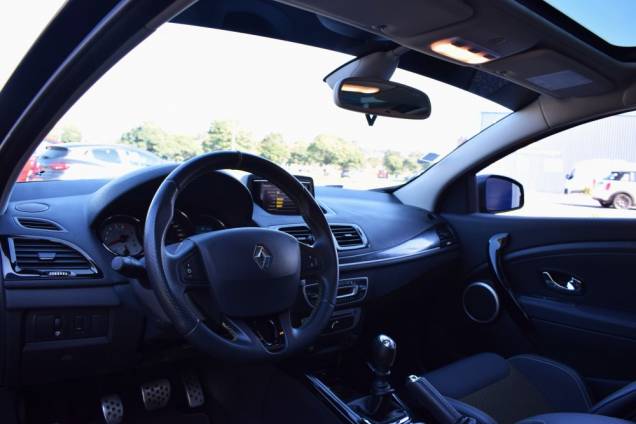 RENAULT MEGANE RS CUP 2.0 TURBO 265 CV BV6 / 67 200 KMS 14 RENAULT MEGANE RS CUP 2.0 TURBO 265 CV BV6 / 67 200 KMS 14