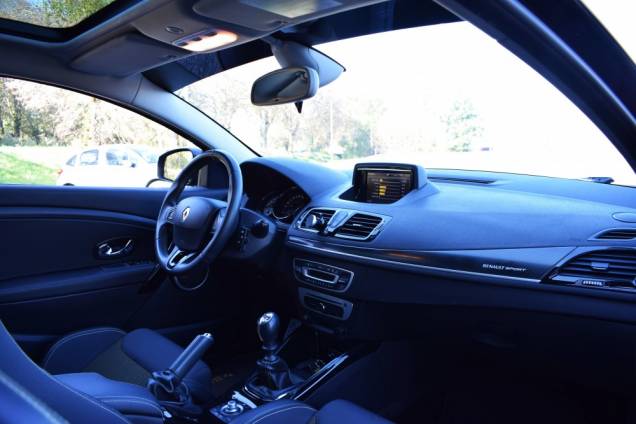 RENAULT MEGANE RS CUP 2.0 TURBO 265 CV BV6 / 67 200 KMS 15 RENAULT MEGANE RS CUP 2.0 TURBO 265 CV BV6 / 67 200 KMS 15