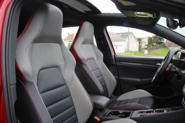 VOLKSWAGEN GOLF GTI CLUBSPORT 300 CV DSG7 / TOIT OUVRANT PANORAMIQUE 16