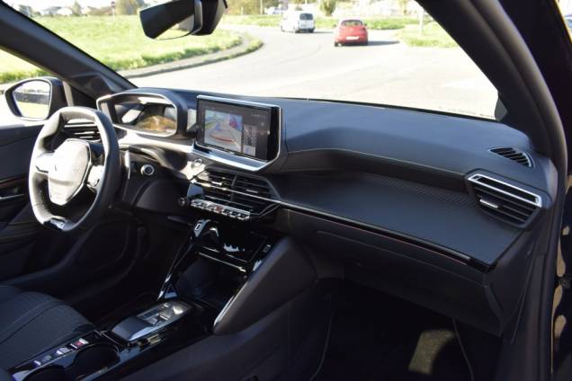 PEUGEOT 208 GT HYBRID 136 CV E-DSC 11