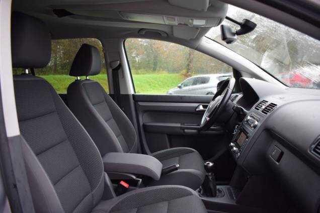 VOLKSWAGEN TOURAN 1.6 TDI 105 CV BV6 5 PLACES 16