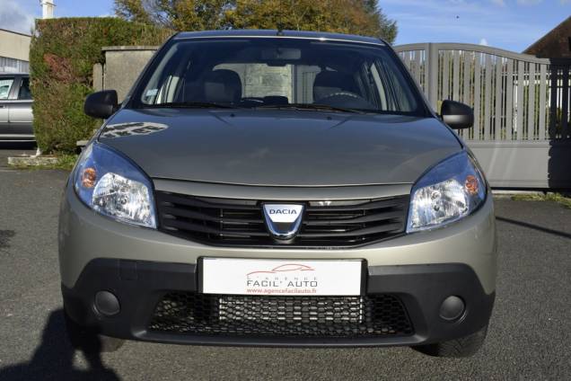 DACIA SANDERO 1.2 75 CV BVM 12 DACIA SANDERO 1.2 75 CV BVM 12