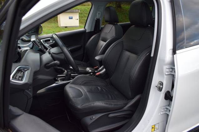 PEUGEOT 2008 1.2 110 CV FELINE TITANE / 1ère MAIN / TOIT PANORAMIQUE 11 PEUGEOT 2008 1.2 110 CV FELINE TITANE / 1ère MAIN / TOIT PANORAMIQUE 11