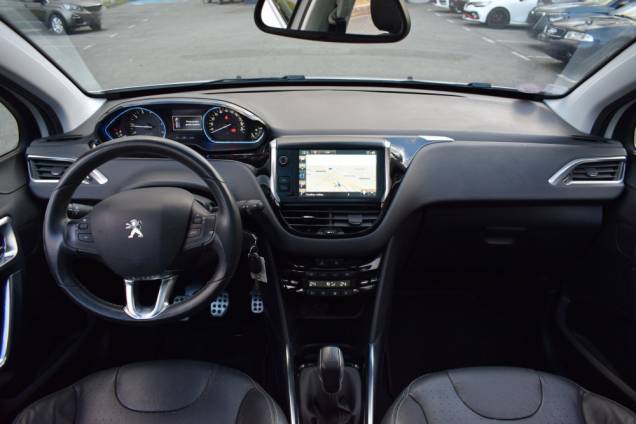PEUGEOT 2008 1.2 110 CV FELINE TITANE / 1ère MAIN / TOIT PANORAMIQUE 16 PEUGEOT 2008 1.2 110 CV FELINE TITANE / 1ère MAIN / TOIT PANORAMIQUE 16