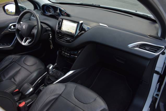 PEUGEOT 2008 1.2 110 CV FELINE TITANE / 1ère MAIN / TOIT PANORAMIQUE 17 PEUGEOT 2008 1.2 110 CV FELINE TITANE / 1ère MAIN / TOIT PANORAMIQUE 17