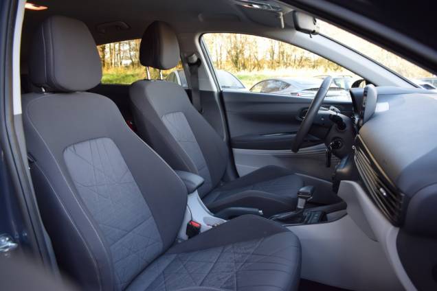 HYUNDAI BAYON INTUITIVE HYBRID 48V 1.0 T-GDI 100 CV DCT7 17 HYUNDAI BAYON INTUITIVE HYBRID 48V 1.0 T-GDI 100 CV DCT7 17