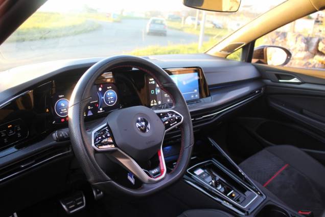 VOLKSWAGEN GOLF GTI CLUBSPORT 300 CV DSG7 / TOIT OUVRANT PANORAMIQUE 7 VOLKSWAGEN GOLF GTI CLUBSPORT 300 CV DSG7 / TOIT OUVRANT PANORAMIQUE 7