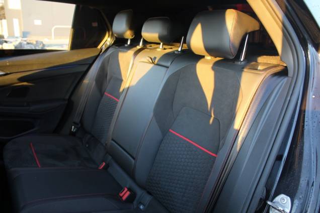 VOLKSWAGEN GOLF GTI CLUBSPORT 300 CV DSG7 / TOIT OUVRANT PANORAMIQUE 10 VOLKSWAGEN GOLF GTI CLUBSPORT 300 CV DSG7 / TOIT OUVRANT PANORAMIQUE 10