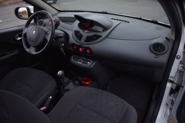 RENAULT TWINGO 1.2 60 CV RIP CURL / 1ère MAIN / 69500 KMS 17 RENAULT TWINGO 1.2 60 CV RIP CURL / 1ère MAIN / 69500 KMS 17