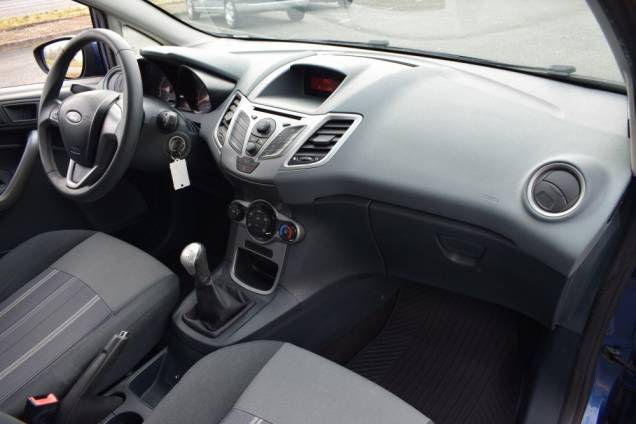 FORD FIESTA TREND 1.25 82 CV 5 PORTES / 1ère MAIN / CLIMATISATION 17 FORD FIESTA TREND 1.25 82 CV 5 PORTES / 1ère MAIN / CLIMATISATION 17