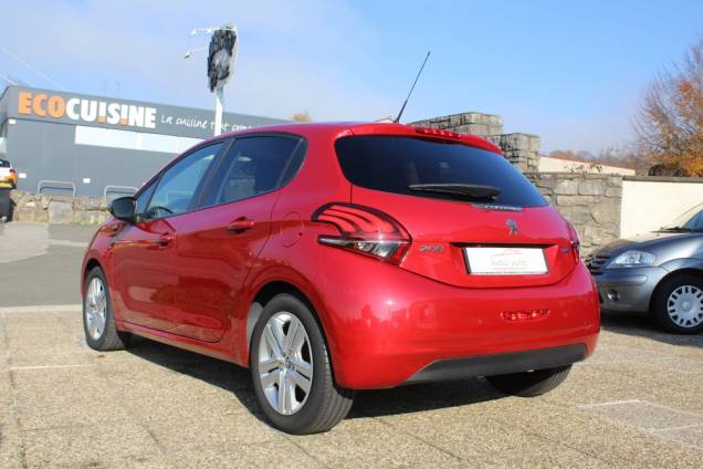 PEUGEOT 208 STYLE 1.2 82 CV BVM5 / ORIGINE FRANCE 6 PEUGEOT 208 STYLE 1.2 82 CV BVM5 / ORIGINE FRANCE 6