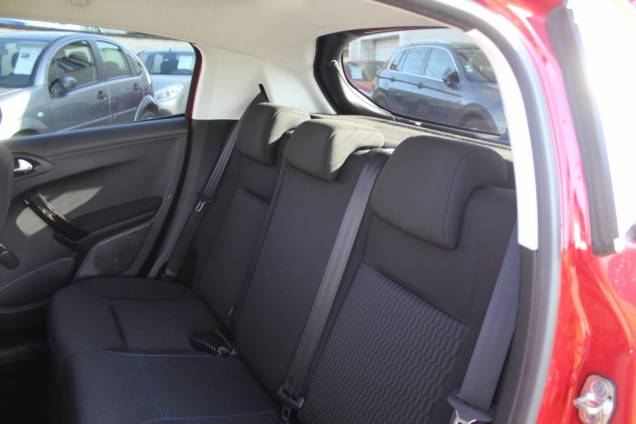 PEUGEOT 208 STYLE 1.2 82 CV BVM5 / ORIGINE FRANCE 12 PEUGEOT 208 STYLE 1.2 82 CV BVM5 / ORIGINE FRANCE 12