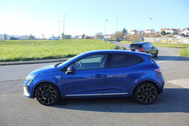 RENAULT CLIO ESPRIT ALPINE 1.6 E-TECH 145 CV HYBRID BVA / ORIGINE FRANCE 6 RENAULT CLIO ESPRIT ALPINE 1.6 E-TECH 145 CV HYBRID BVA / ORIGINE FRANCE 6