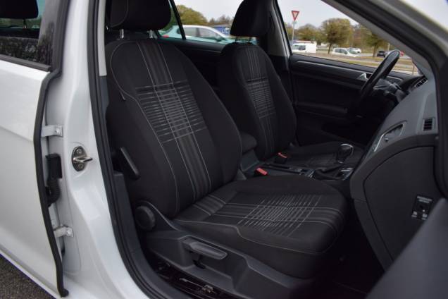 VOLKSWAGEN GOLF LOUNGE 1.6 TDI 110 CV DSG7 5 PORTES / 1ère MAIN / CROCHET D'ATTELAGE / BOITE AUTOMATIQUE 12